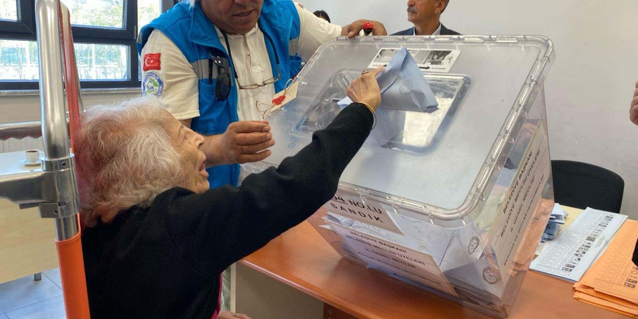 Ambulansla Getirilip Sedyede Oyunu Kullandı