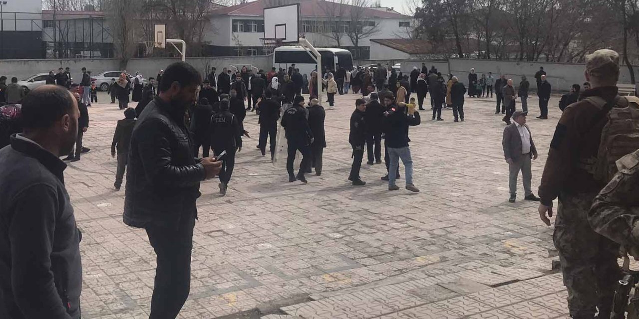 Muhtar Adaylarının Tartışması, Polisin Müdahalesiyle Büyümeden Son Buldu