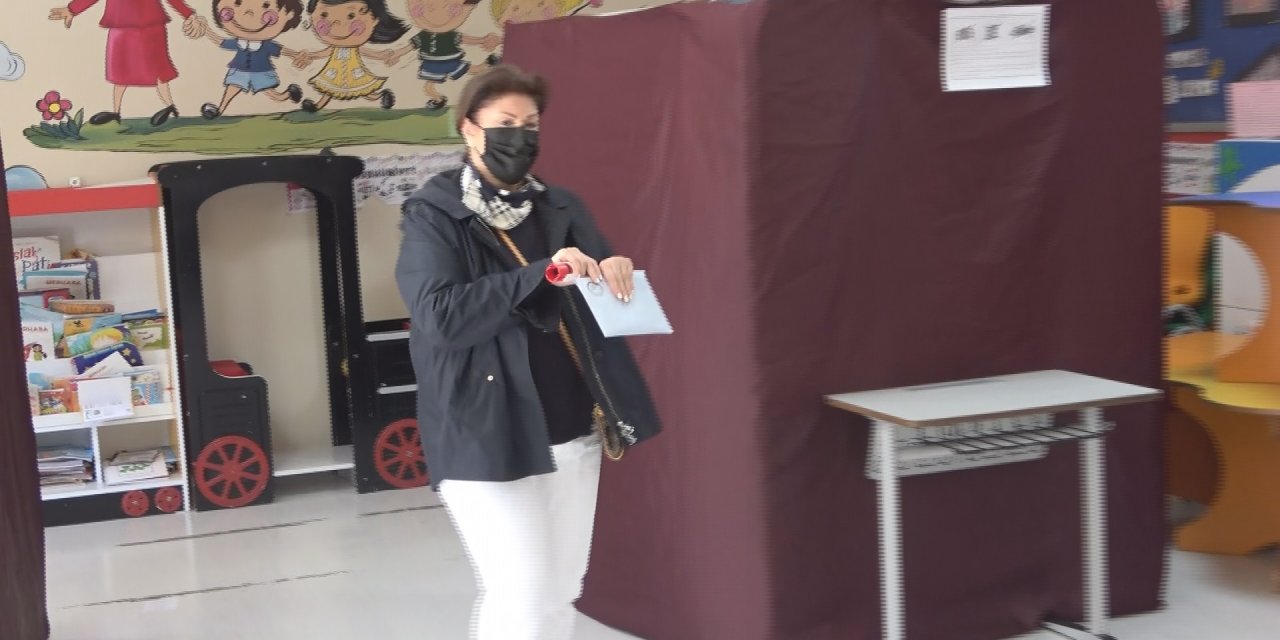 İstanbul - Oyuncu Gülşen Bubikoğlu Oyunu Kullandı