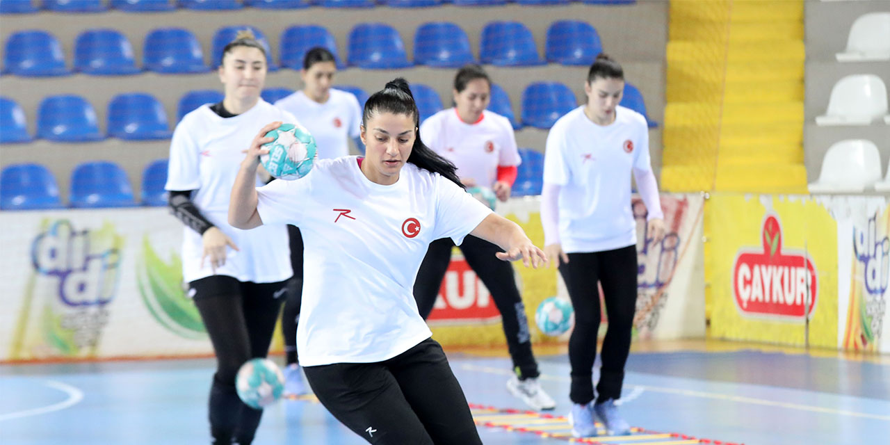 A Milli Kadın Hentbol Takımından Karadağ maçı için Rizeli taraftarlara davet