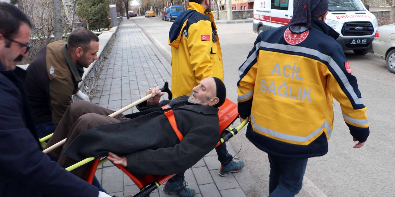 90 Yaşındaki Seçmen, Sandık Başına Sedye İle Götürüldü