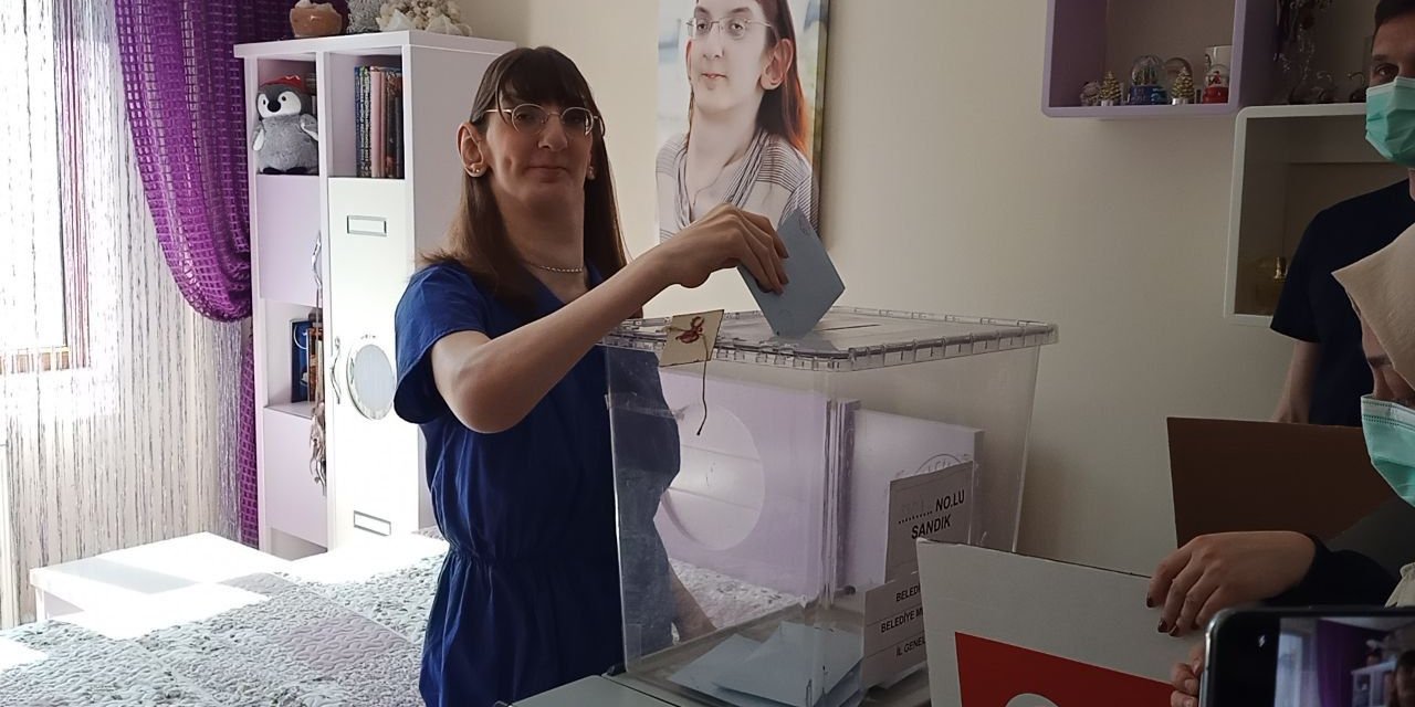 Dünyanın En Uzun Kadını, Oyunu Evinde Kullandı