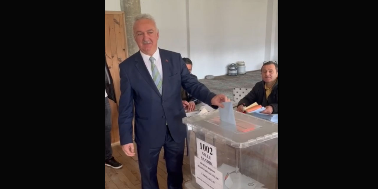 Kalkandere Belediye Başkanı Yıldırım, oyunu kullandı