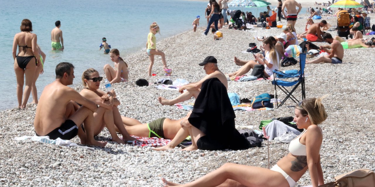 Antalya'da Oyunu Kullanan Sahile Gitti