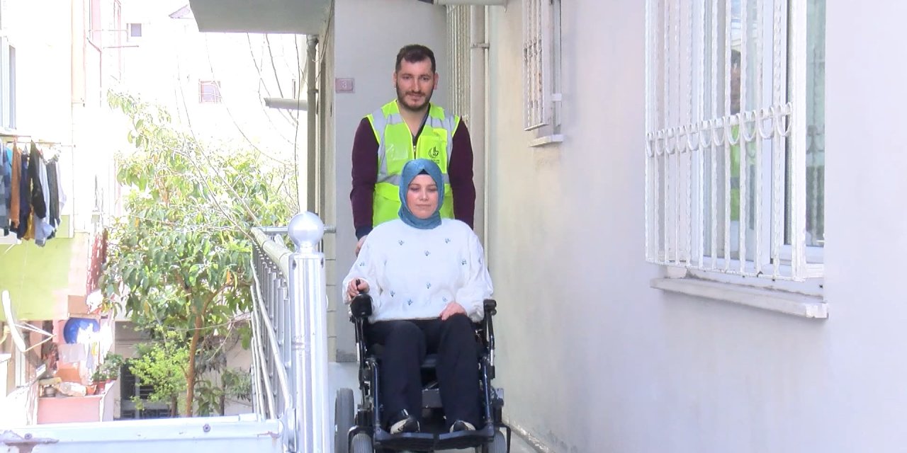 Bağcılar’da Engelli Seçmenler Sandığa Özel Araçlarla Götürüldü