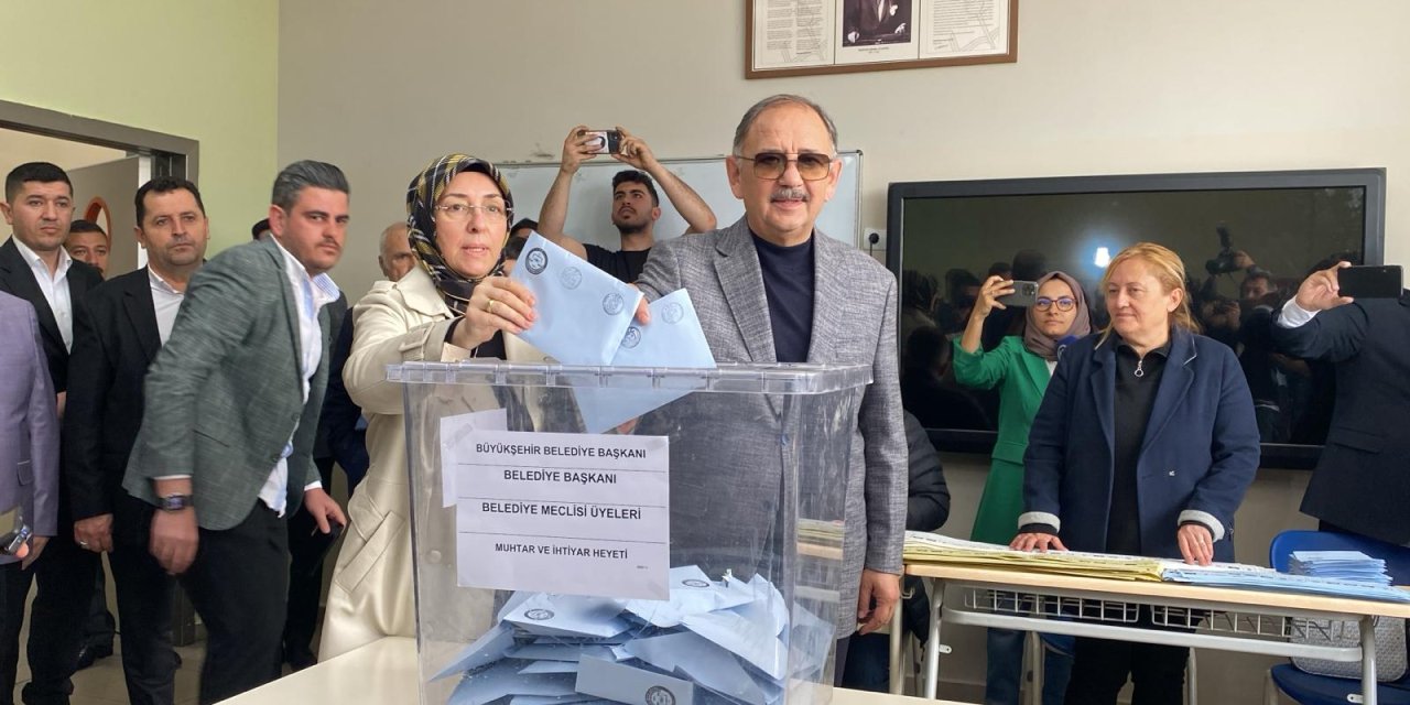 Bakan Özhaseki: İnsanların Siyasi Tercihi Başımızın Üstünde