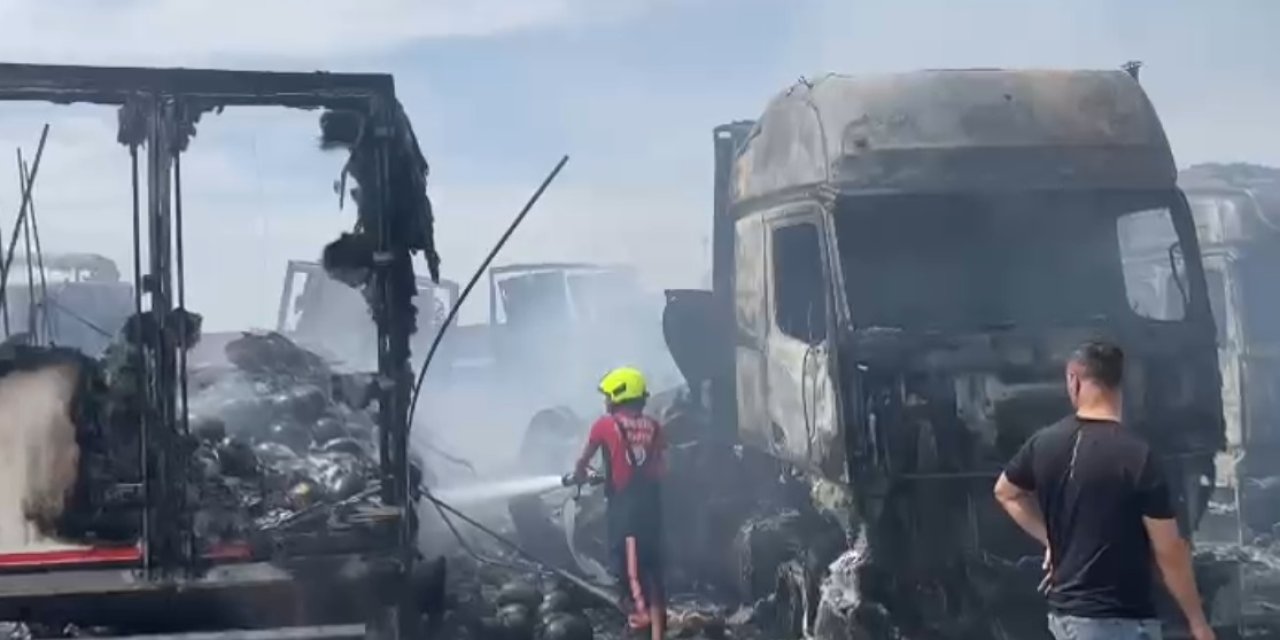 Mersin'de Tır Garajında Yangın: 5 Araç Kullanılamaz Hale Geldi