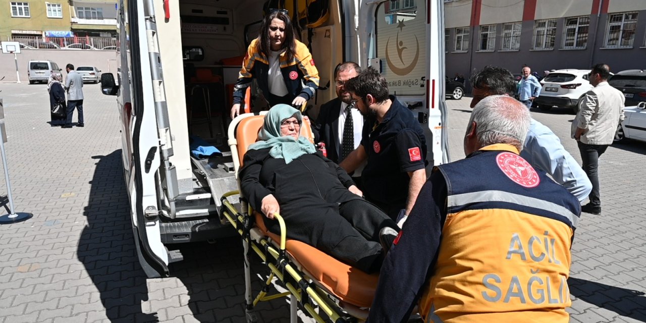 Sedyeyle Getirildiği Okulda Oyunu Kullandı