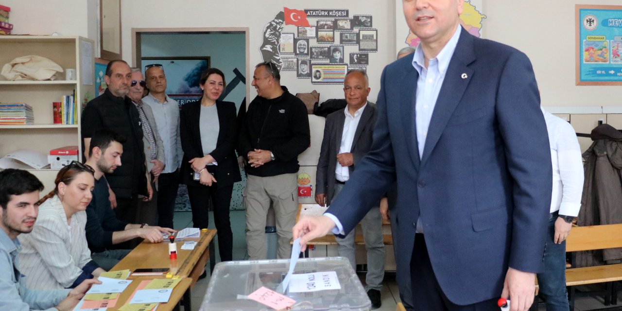 Dp Genel Başkanı Uysal, Oyunu Afyonkarahisar'da Kullandı