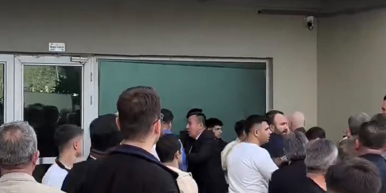 İstanbul - Arnavutköy’de Muhtar Adaylarının Yakınları Birbirine Girdi