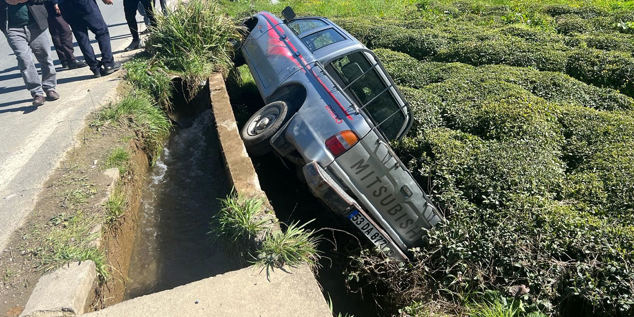 Rize'de Kamyonet Çay Bahçesine Yuvarlandı: 1 Yaralı