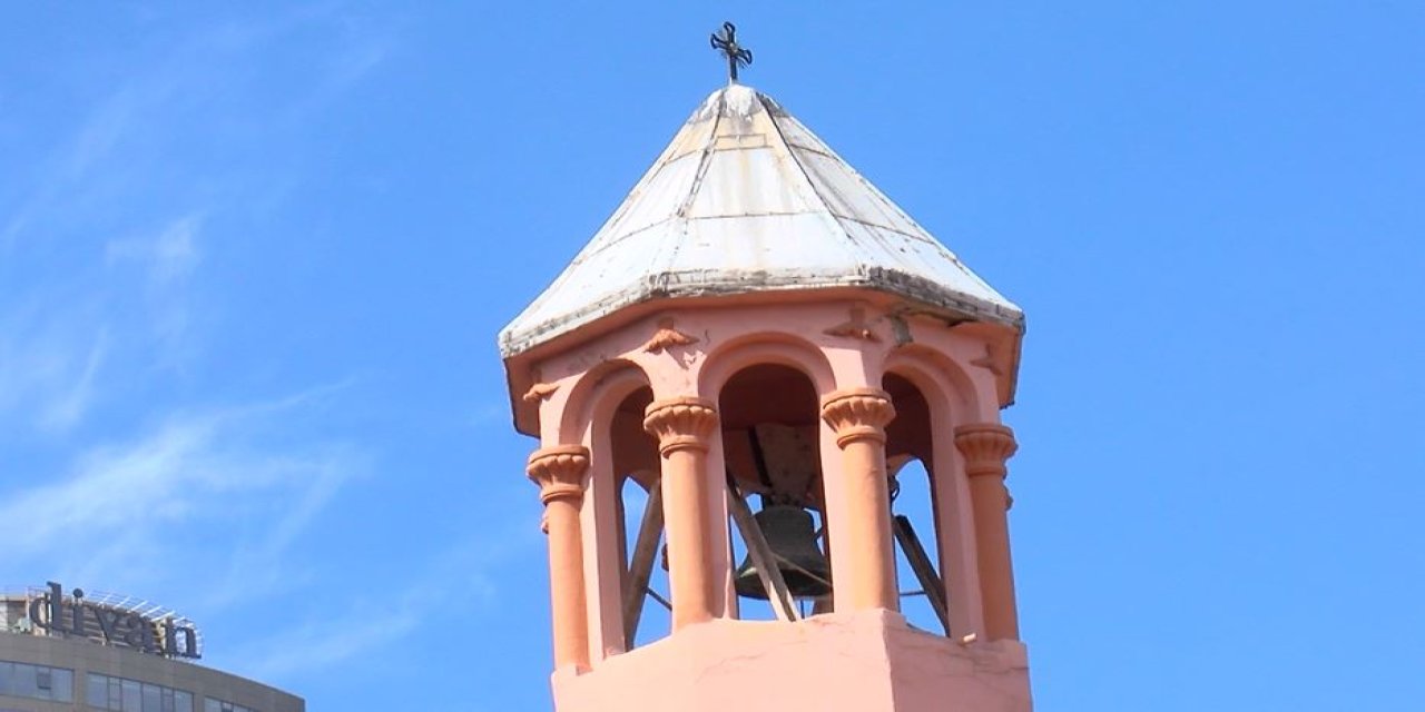 İstanbul - Şişli’de Oylarını Kullanıp Ayine Katıldılar; Paskalya Bayramını Kutladılar