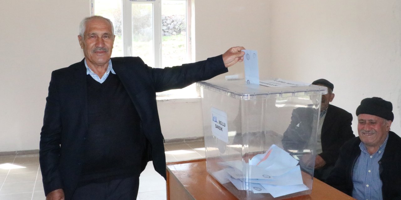 18 Seçmenli Köyüne 7'nci Kez Muhtar Oldu