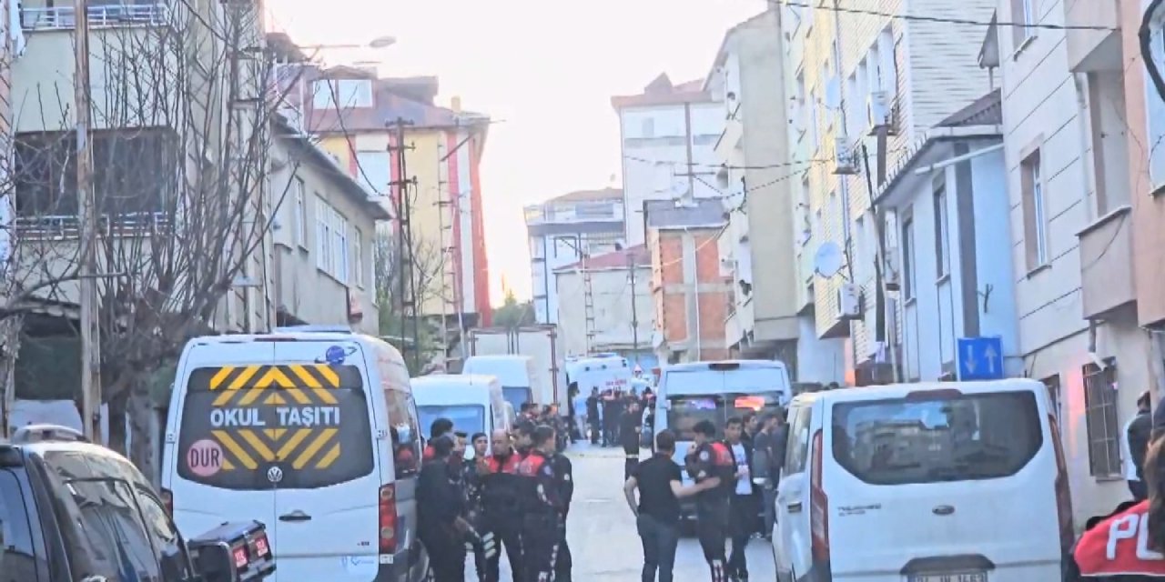 İstanbul - Sultanbeyli'de İki Aile Arasında Bıçaklı Kavga: 4 Yaralı