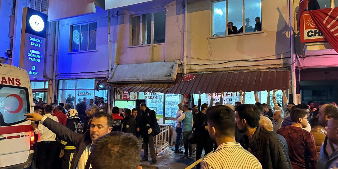 Chp İlçe Başkanlığında Seçim Kutlamasında Balkon Çöktü; 1'i Ağır, 4 Yaralı