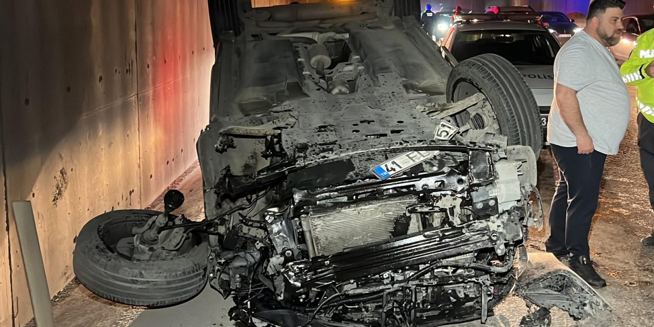 Kocaeli'de Ciple Otomobil Çarpıştı: 9 Yaralı