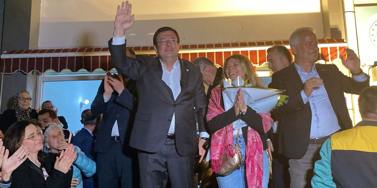 Çanakkale'de Chp'li Erkek Başkan Seçildi; 7 İlçeyi Chp, 3 İlçeyi Ak Parti, 1 İlçeyi İyi Parti Kazandı