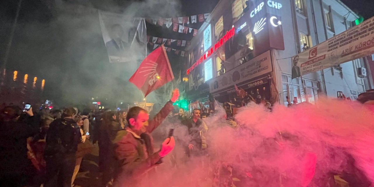 Edirne'nin İlk Kadın Başkanı İçin Meşaleli Kutlama