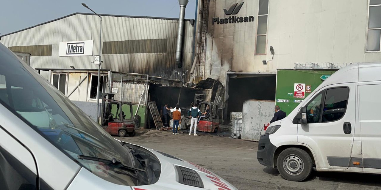 Kocaeli'de Fabrikada Yangın; 1 Saatte Kontrol Altına Alındı