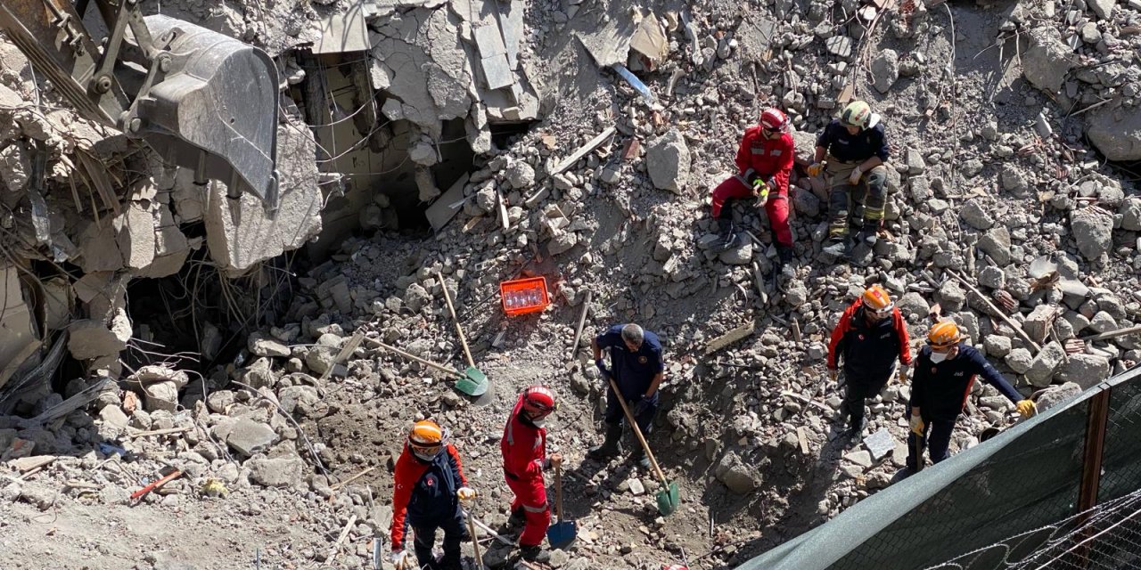 Moloz Kaldırma Sırasında Göçük; 1 İşçi Enkaz Altında Kaldı