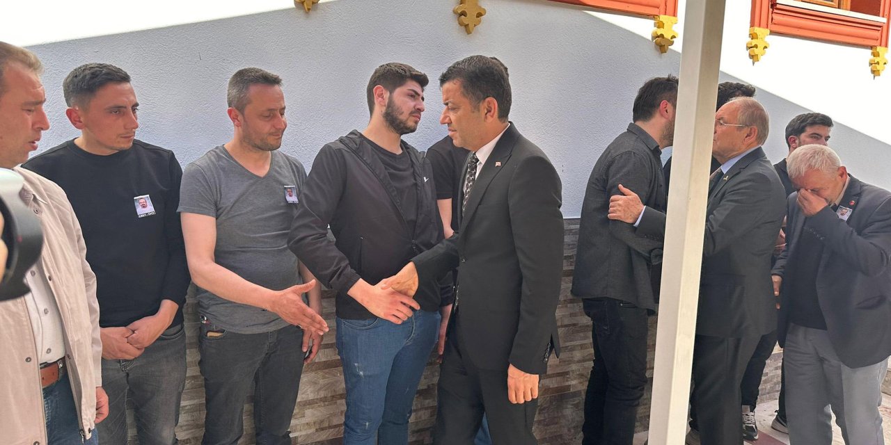 Chp Binasının Balkonunun Çökmesiyle Yaralanan Eski Yönetim Kurulu Üyesi Öldü (2)