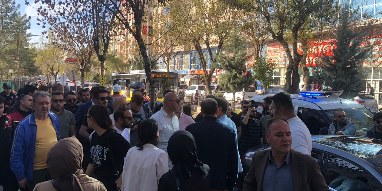 Siirt’te Dem Parti Seçim Kutlamasında Yasa Dışı Slogana 9 Gözaltı