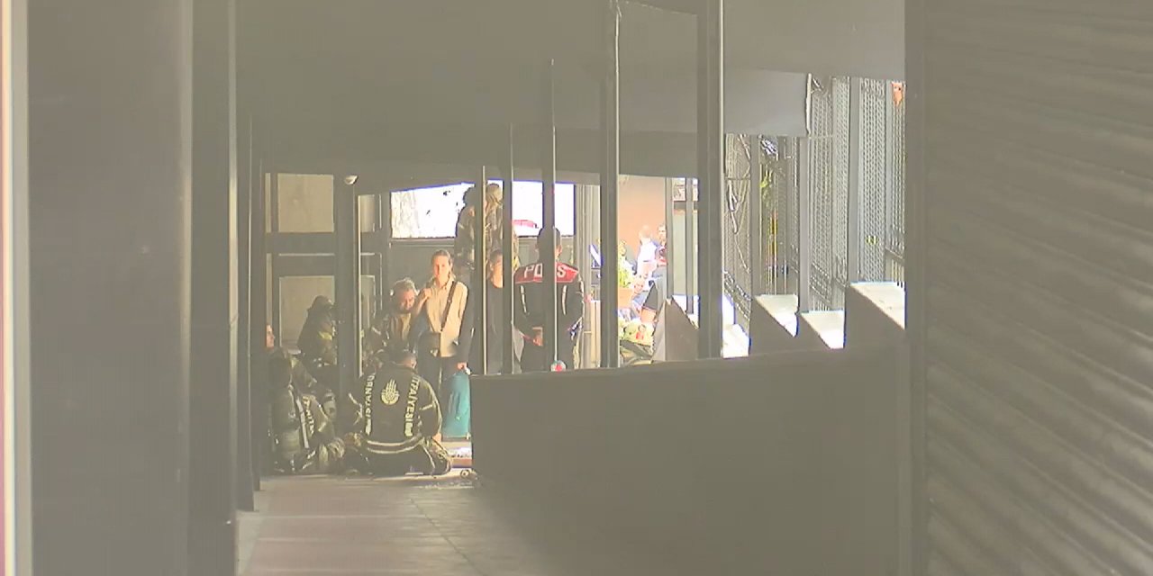 İstanbul -beşiktaş'ta Gece Kulübünde Yangın: 27 Ölü (Binanın İçerisi Ve İçeriden Cenazelerin Çıkarılması)