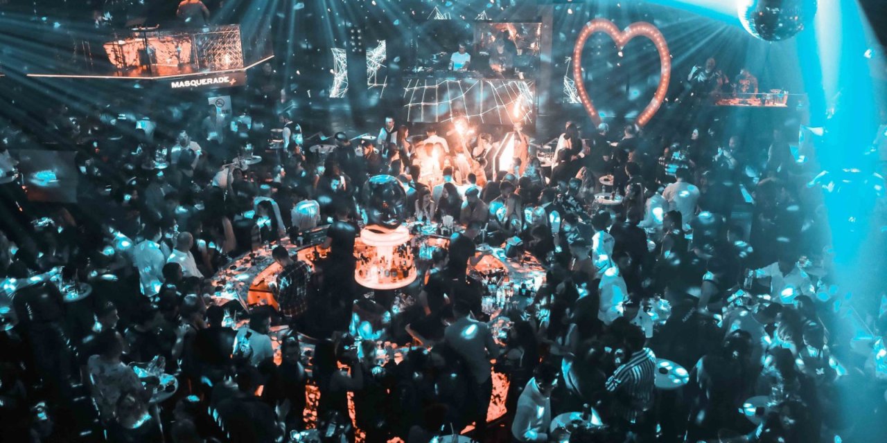 İstanbul - Beşiktaş'ta 27 Kişinin Öldüğü Gece Kulübünün Yangından Önceki Görüntüleri