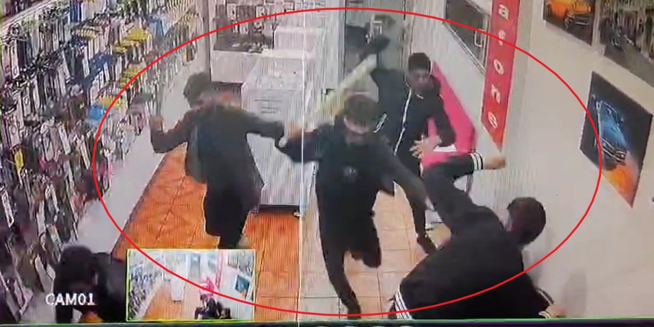 Diyarbakır'da İş Yerine Giren 5 Şüphelinin Sopalı Saldırısı Kamerada