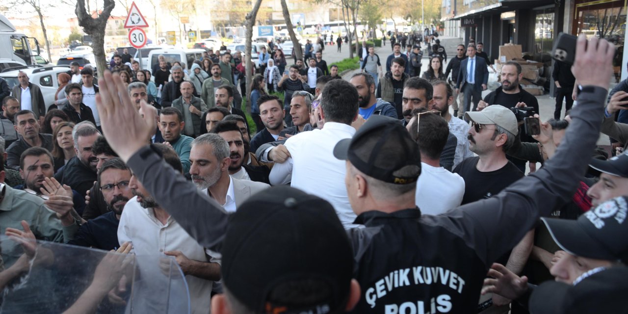 Diyarbakır Ve Batman’da Van Protestosu: 4 Gözaltı