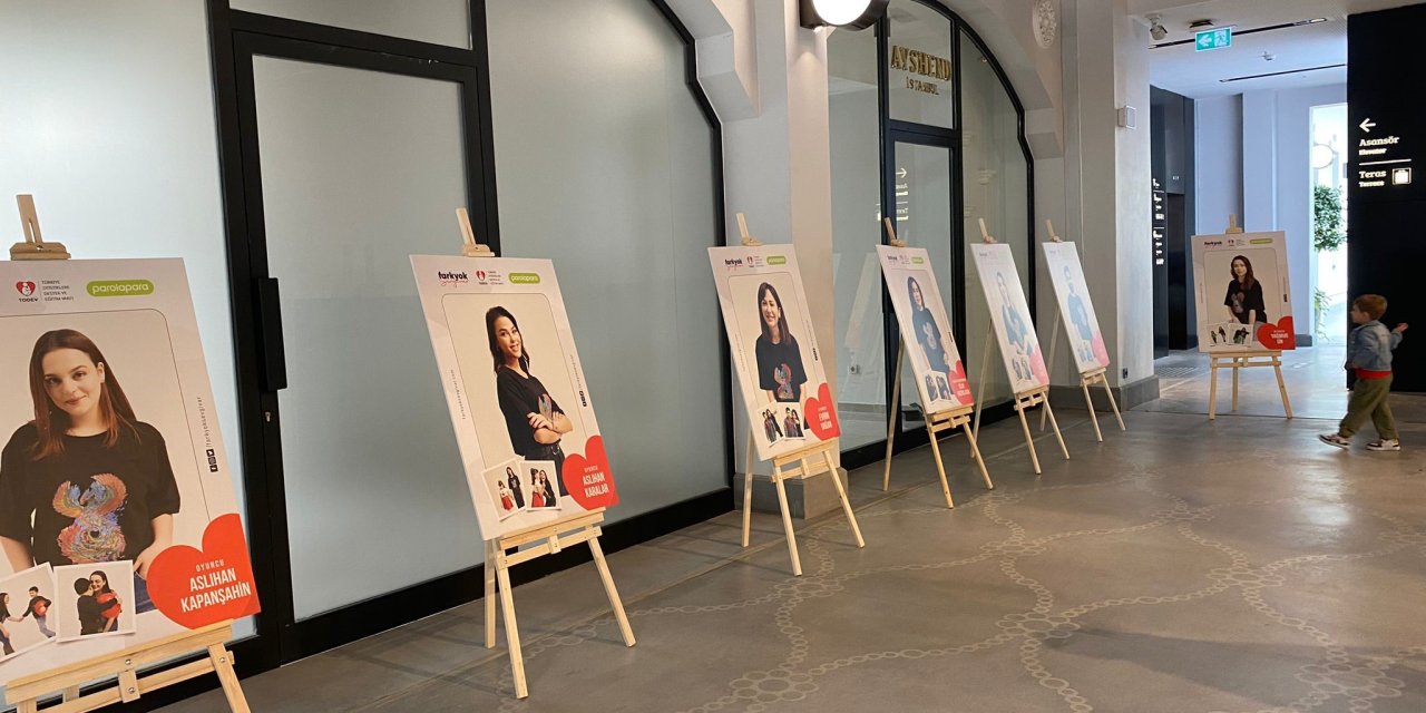 Otizmli Bireylerden Fotoğraf Sergisi: Ünlü İsimler Objektif Karşısına Geçti