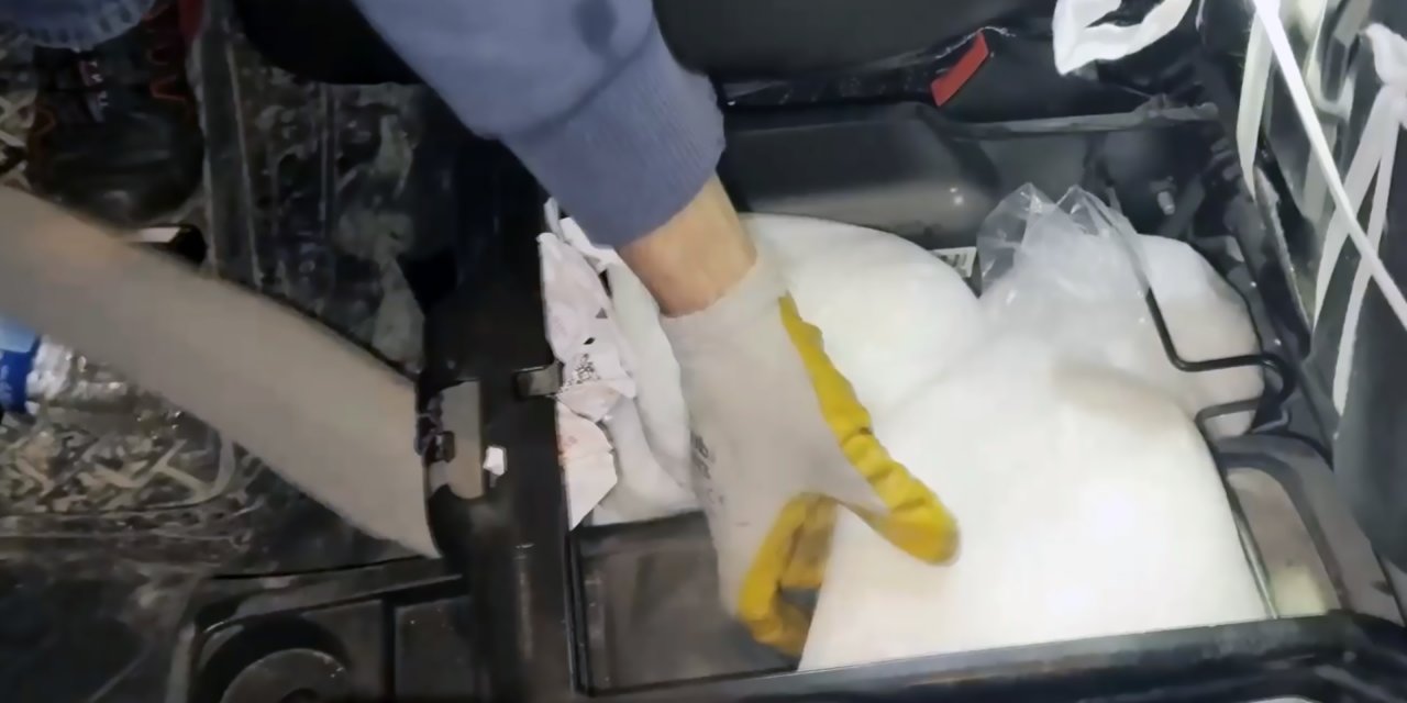 Yangın Tüpü Taşıyan Hafif Ticari Araçta 27,5 Kilo Metamfetamin Ele Geçirildi