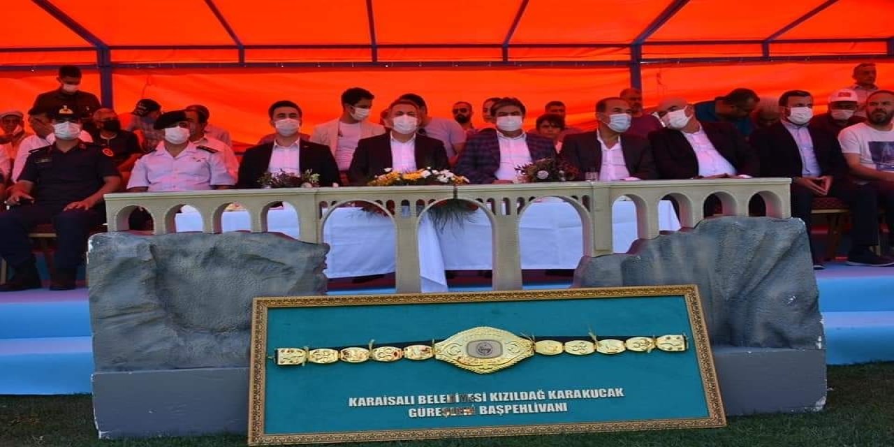 Şampiyona Altın Kemeri Vermeyen Başkan, Hem Partisinden Hem De Koltuğundan Oldu