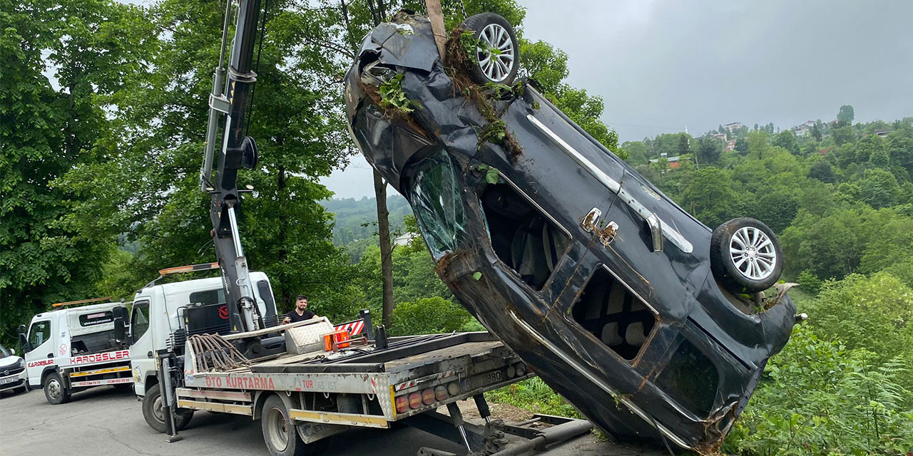 Rize'de şarampole yuvarlanan hafif ticari aracın sürücüsü yaralandı