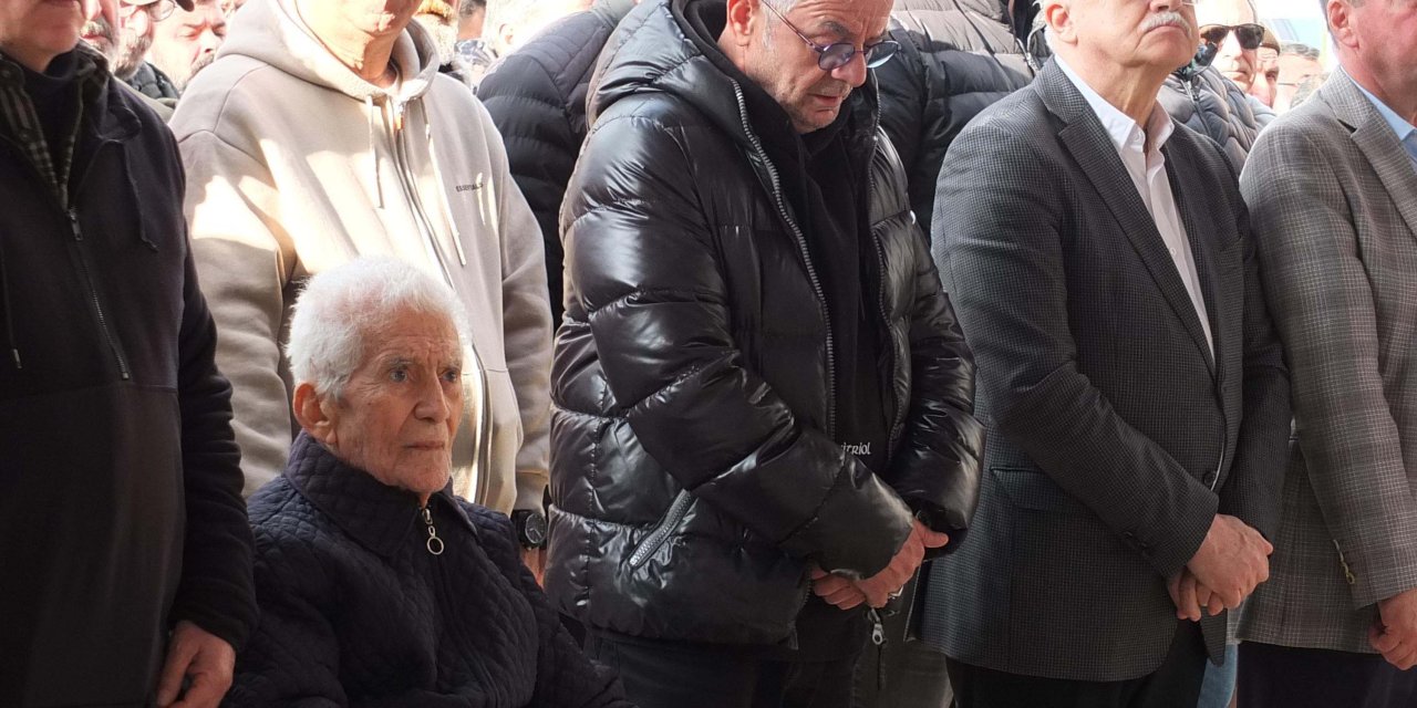 Oyuncu Zafer Algöz, Annesinin Ardından 25 Gün Sonra Da Babasını Kaybetti