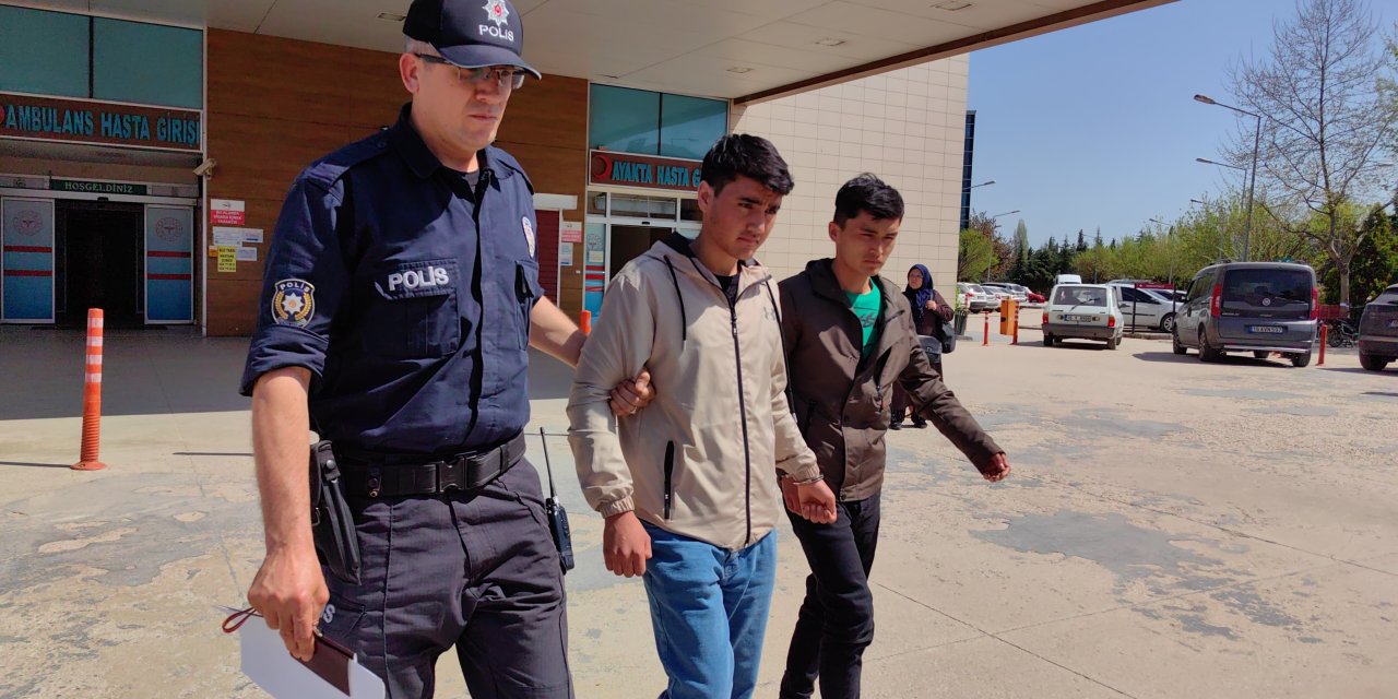 Sahte Pasaportla Seyahat Eden İran Uyruklu 2 Şüpheli Yakalandı