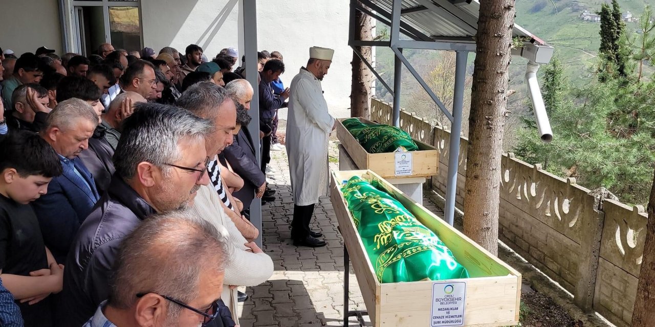 ‘Patpat’ Kazasında Ölen Baba- Oğul, Yan Yana Toprağa Verildi