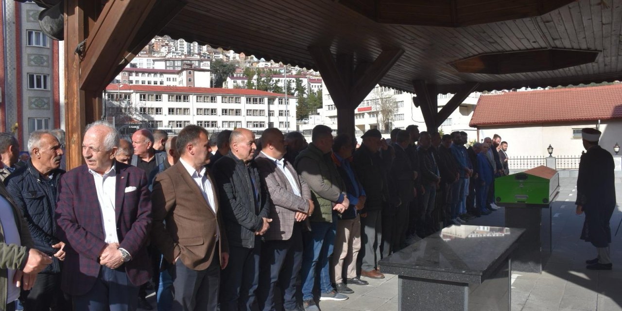 Gece Kulübündeki Yangında Ölen İşçi, Gümüşhane'de Toprağa Verildi
