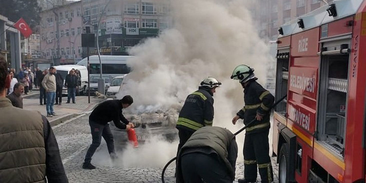 Rize'de seyir halindeki takside yangın
