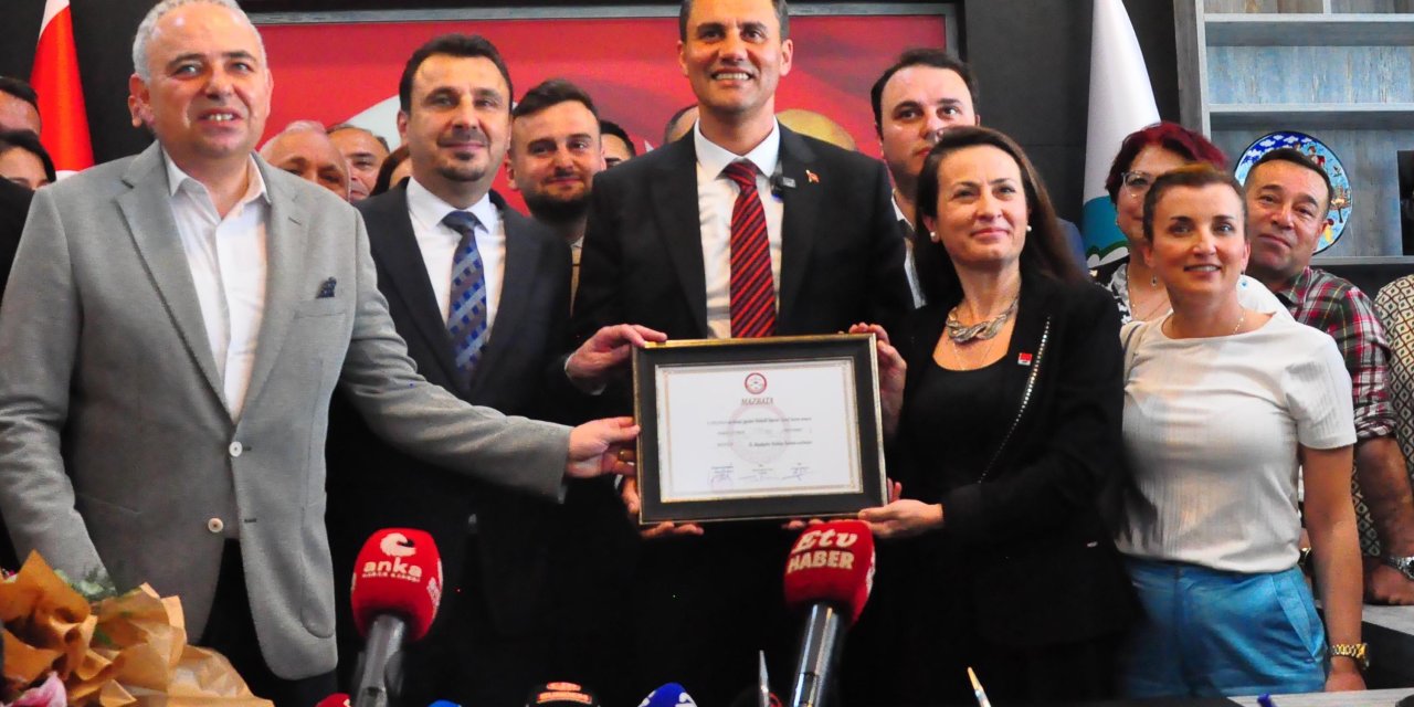 Manisa Büyükşehir Belediye Başkanı Chp'li Zeyrek, Mazbatasını Aldı