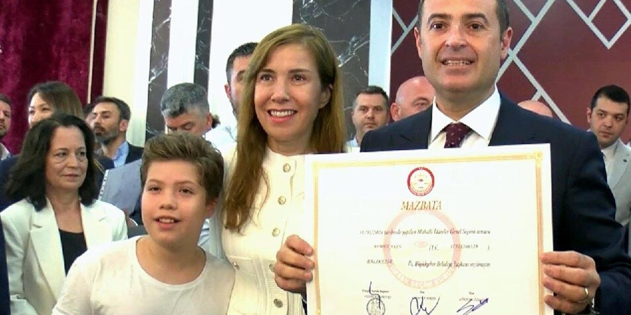 Balıkesir'de Mazbatasını Alan Akın: Belediye Binasına Chp Bayrağı Asanlar Hakkında Suç Duyurusunda Bulunduk