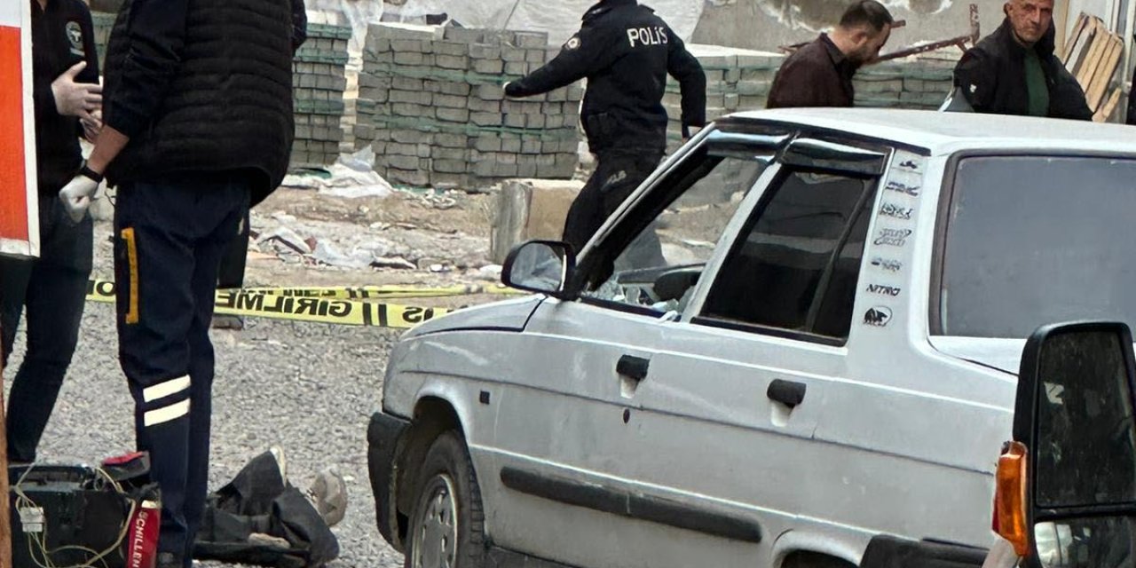 Sokakta Tartıştığı Husumetlilerini Tabancayla Vurdu: 1 Ölü, 1 Yaralı