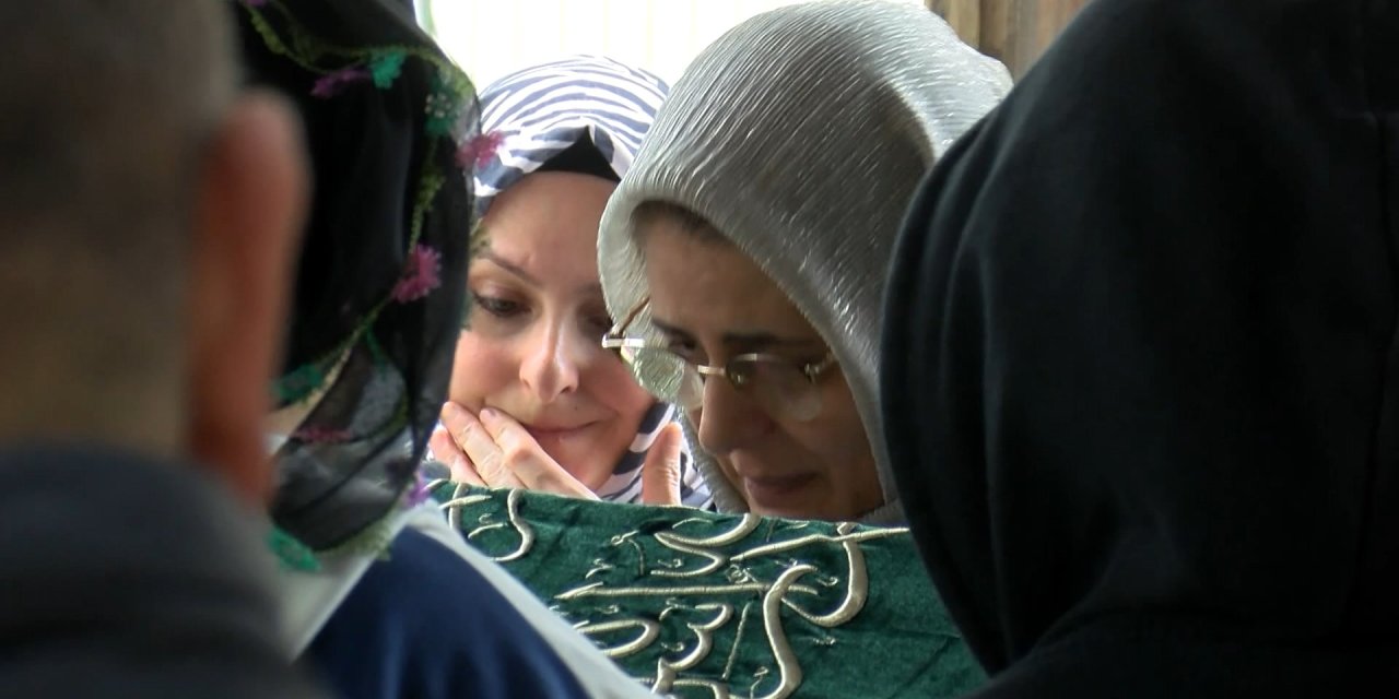 İstanbul- Beşiktaş'taki Gece Kulübü Yangınında Hayatını Kaybeden Sinan Yılmaz Son Yolculuğuna Uğurlandı