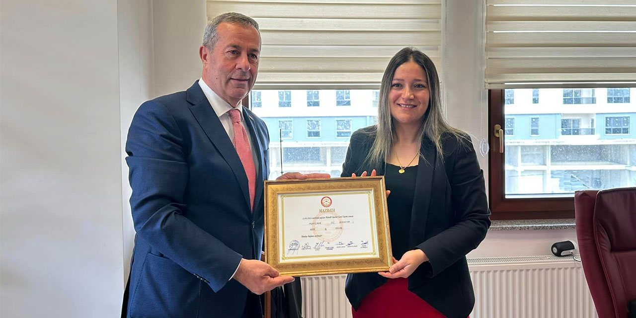 Pazar Belediye Başkanı Neşet Çakır, mazbatasını aldı