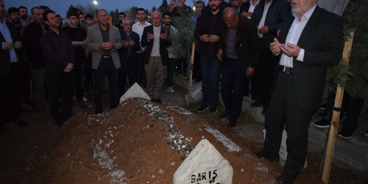 Beşiktaş'taki Gece Kulübü Yangınında Ölen Barış Batman'da, Ahmet Şırnak'ta Toprağa Verildi