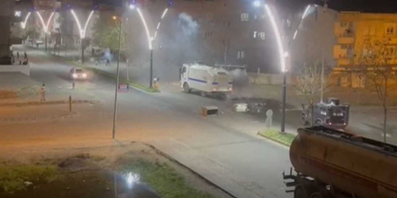 Batman'da Yol Kapatıp Konteynerleri Ateşe Veren Maskeli Gruba Polis Müdahale Etti