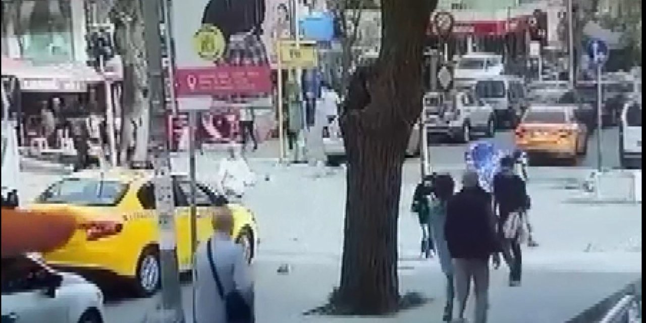 İstanbul- Güngören'de Taksiciyle Yayanın Kavgası Kamerada