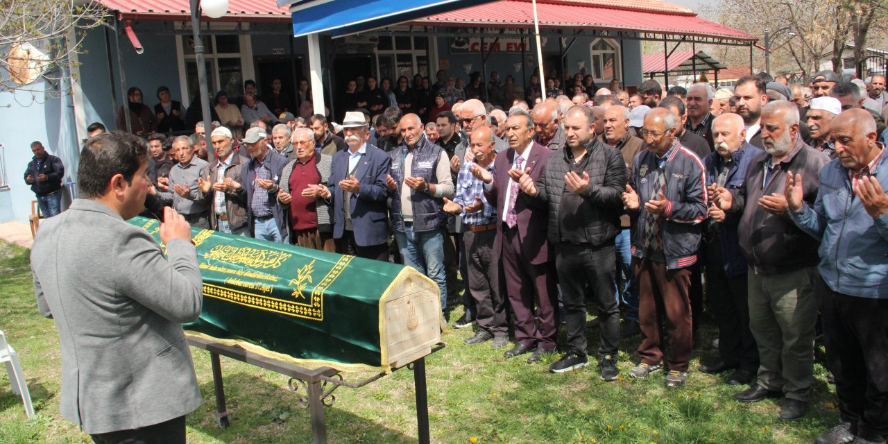 Gece Kulübündeki Yangında Ölen 2 Kişi Toprağa Verildi