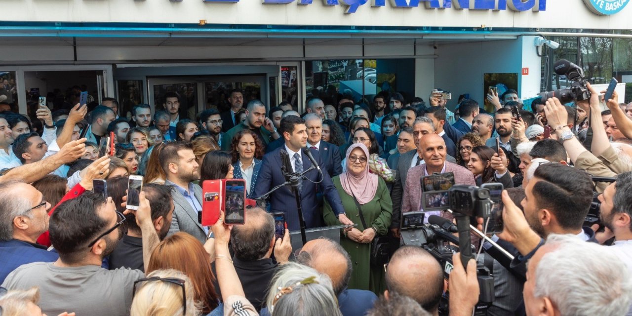 Avcılar Belediyesi’nde Devir Teslim Töreni Gerçekleşti