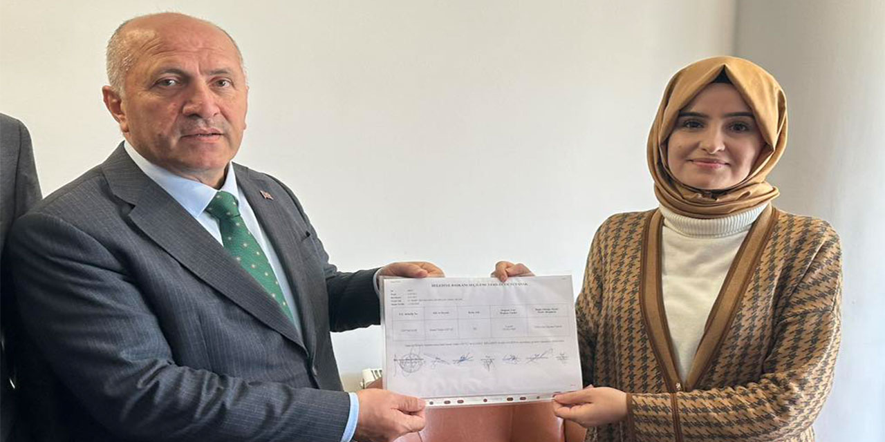 Çayeli Belediye Başkanı İsmail Hakkı Çiftçi,mazbatasını aldı